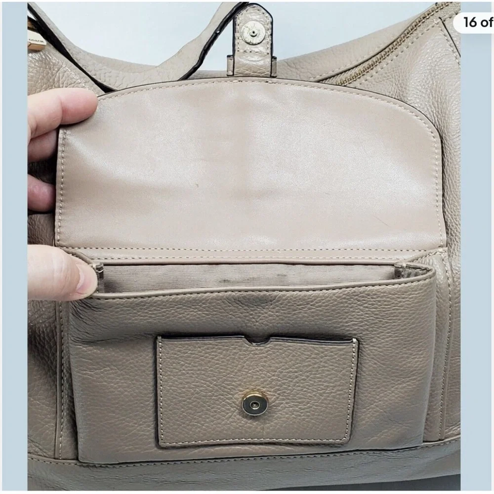 Authentic Coach Charlie Shoulder Bag in pebbled leather - Picture 6 of 11